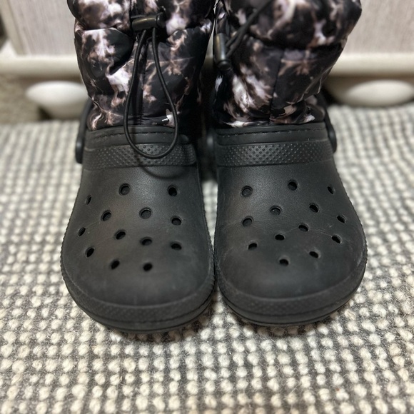 Crocs Classic Lined Neo Puff Boot Size 4 - Picture 2 of 7